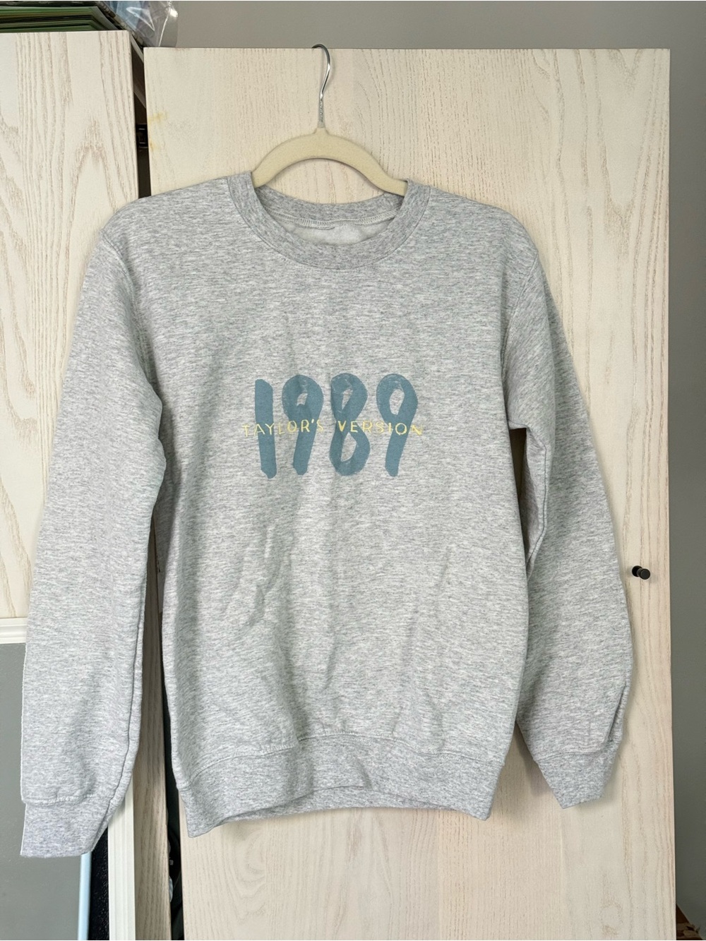 Taylor Swift 1989 Heather Gray Crewneck Sweater